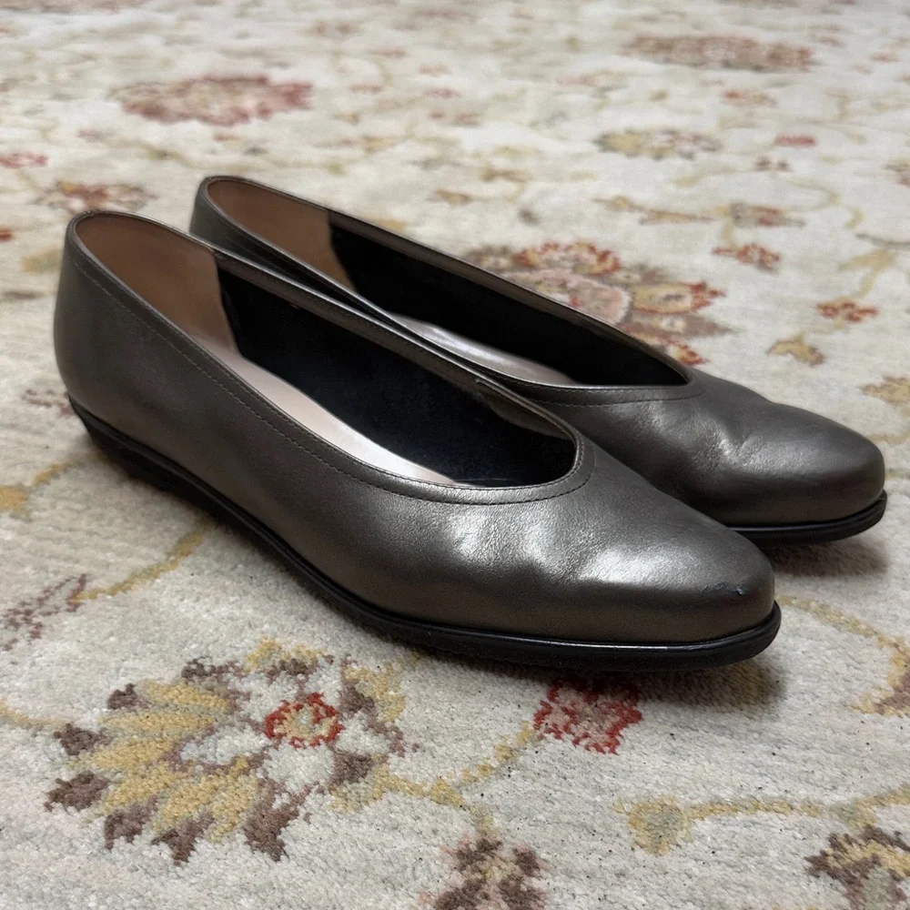 Salvatore Ferragamo Strana style Women's Gray Leather Flats